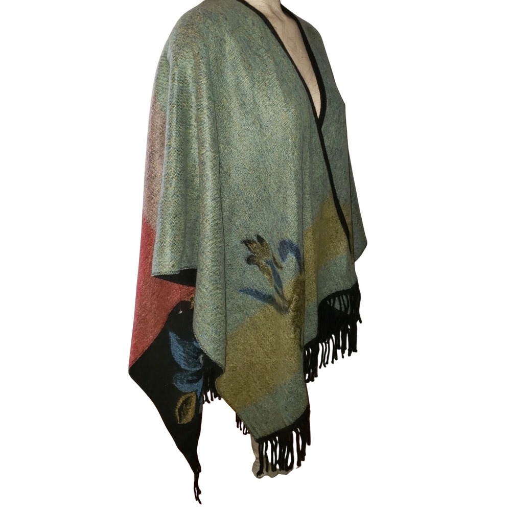 NWT Accessory Street‎ Boho Floral Reversible Poncho Wrap Green Black Fringe